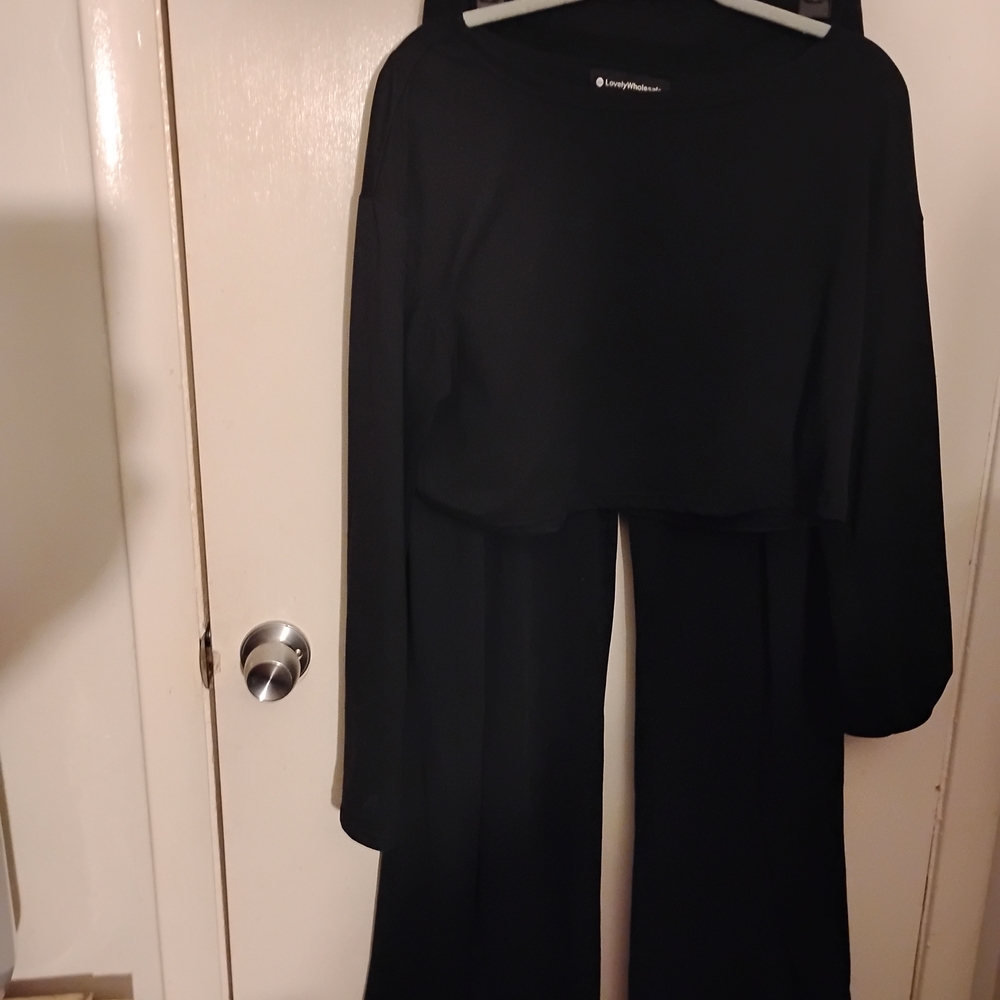 Elegant Black 2 piece Long Flaired Sleeve Crop Top And Wide Leg Slit On Sides Pa